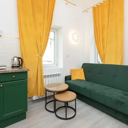 Unique With Free Parking In Only 500m From The By Renters アパート *